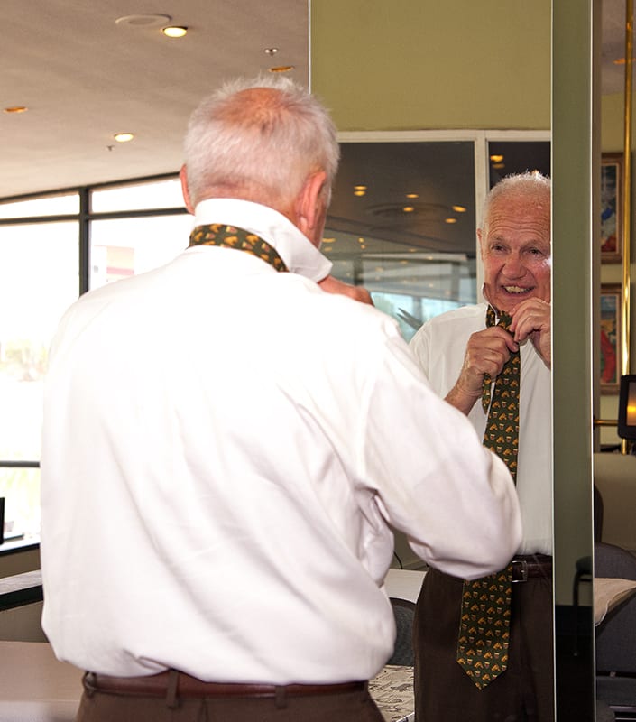 King Leatherbury puts on his tie prior to Monday's press conference at Pimlico. Photo by Jim McCue, Maryland Jockey Club.