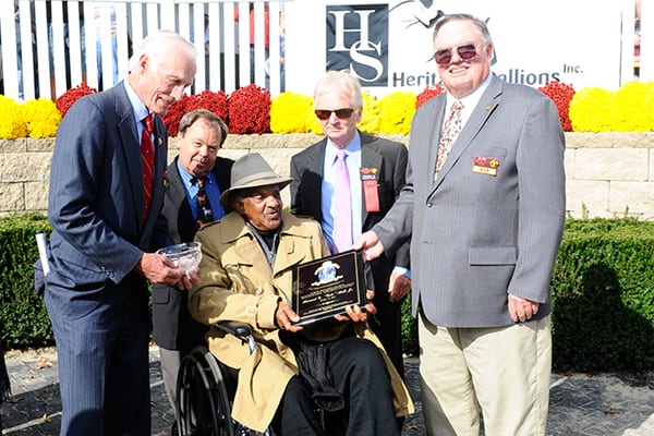 Gelo Hall receives the 2014 Joe Kelly Unsung Hero Award. Photo courtesy of Maryland Million, Ltd.