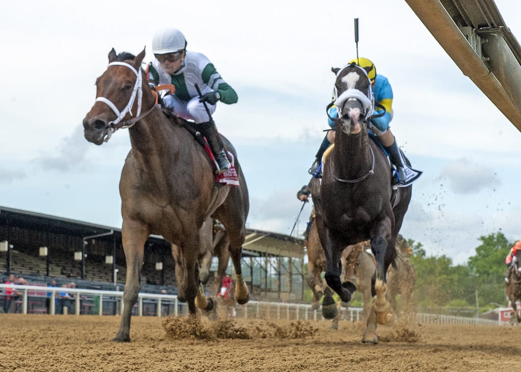 Chub Wagon (left) outfought Hello Beautiful to win the Shine Again. Photo by Jerry Dzierwinski.