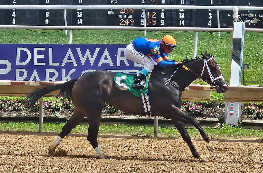 DEL: Mystic Lake romps in Dashing Beauty